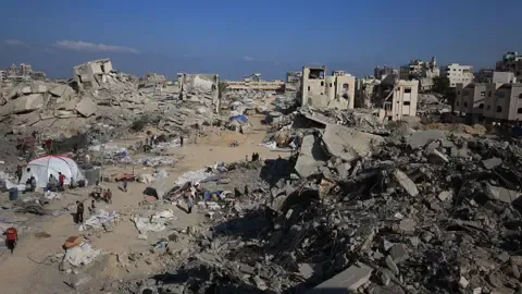 Israeli Tanks Advance into Key Gazan Residential District